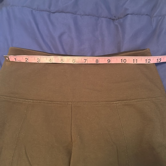 Lyssé Signature Center Seam Legging in Deep Olive. Size small. - Picture 6 of 7